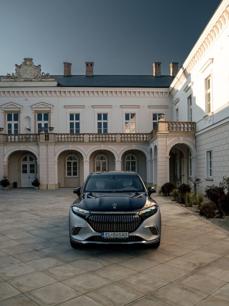 Mercedes-Maybach EQS 680 SUV test